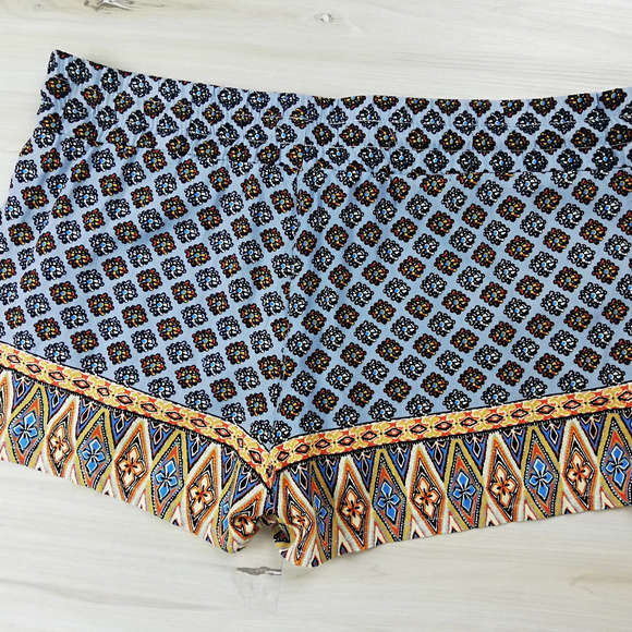 Kiss & Cry Boho Shorts - Picture 2 of 7